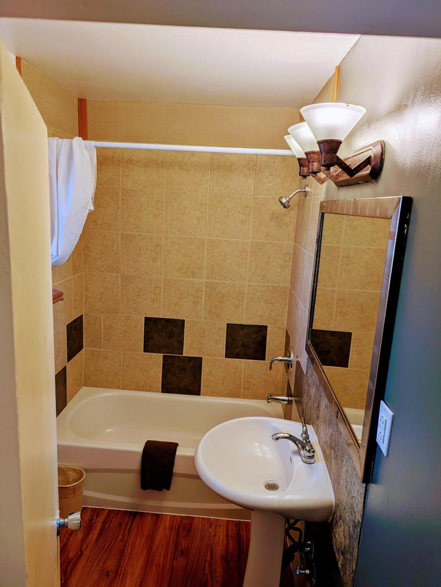 Motel Gold Pan